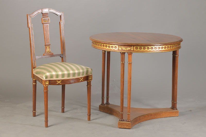 Hochelegante Salongarnitur, deutsch, um 1900, best.a. einem Salontisch, Salonbank, 4 Stühle sowie 2 Armlehnstühle, Mahagoni massiv, Reste alter ...