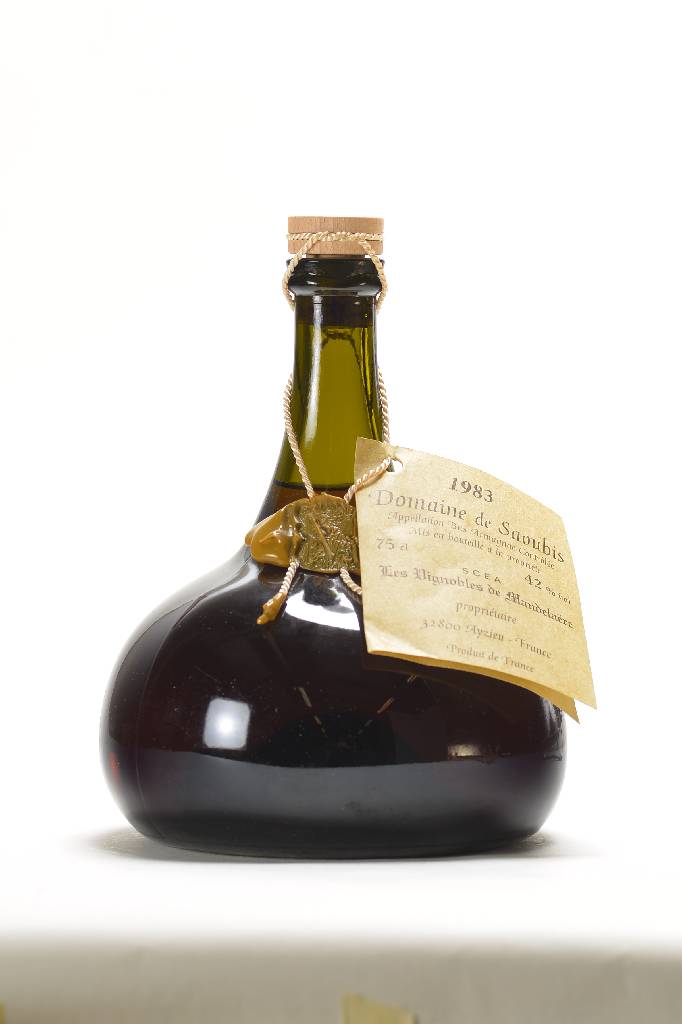 1 Flasche 1983 Domaine de Saoubis Bas Armagnac, Les Vignobles de Mandelaere, ca. 75 cl, ca. 42 % Vol., Abstand zwischen Korken und Armagnac: ca. 3,5 ...