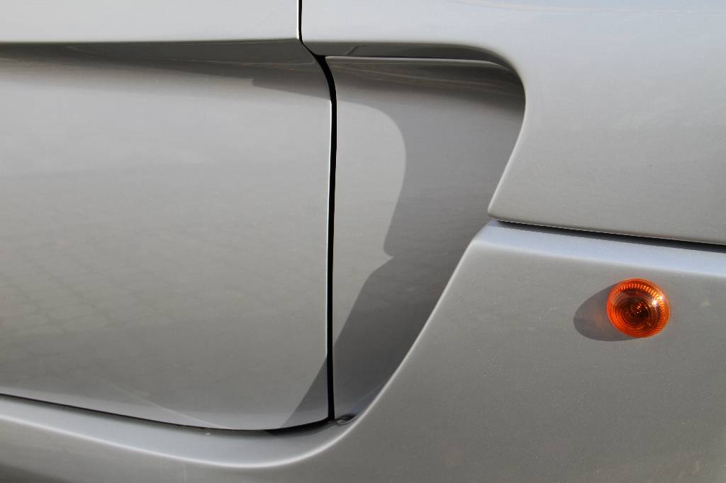 Detail f: Ferrari 456 GT Coupé, Fahrgestellnummer ZFFSP44JPN0101758, EZ 09/1995, 3. Hand, Laufleistung ca. 23.000 km, HU 05/2018, 325 kW/ 442 PS, 12-Zylinder, ...