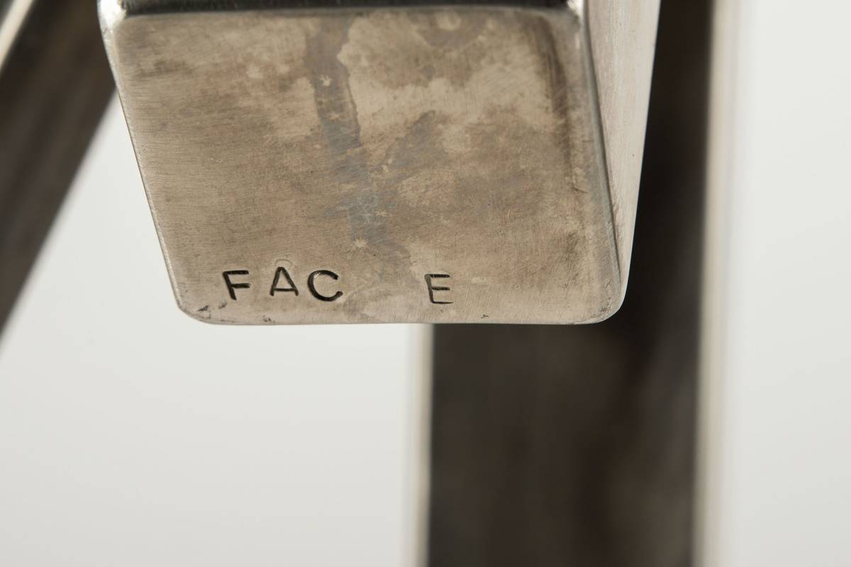 Detail b: Jürgen Fackert, geb. 1943 Bad Homburg, Edelstahl-Skulptur auf Marmorsockel, sign., H.70 cm