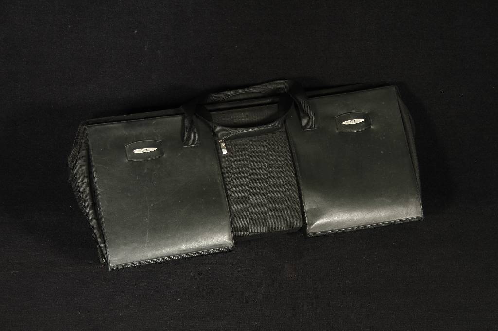 Mercedes-Benz R230 Fondbanktasche, um den Raum hinter den Sitzen zusätzlich nutzen zu können