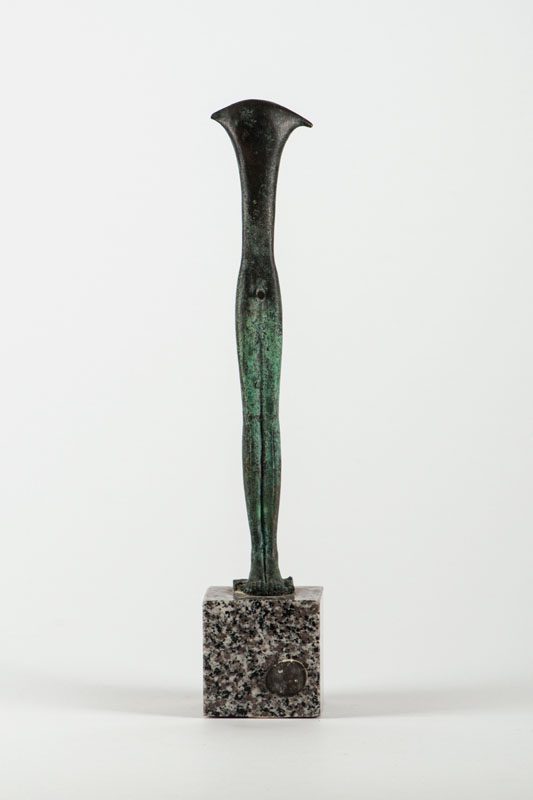 Laszlo Taubert, geb. 1966, erotische Bronzeskulptur, signiert mit Fingerabdruck, aus 1994, H. 25,5 cm, inkl. Sockel H. 32 cm