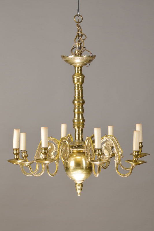Barockleuchter, Niederlande, um 1760, Messinggestell, Innen hohl für ehemalige Gaszufuhr, 8 ausgeschweifte, z.T. als Pferde ausgearbeitete Arme mit ...