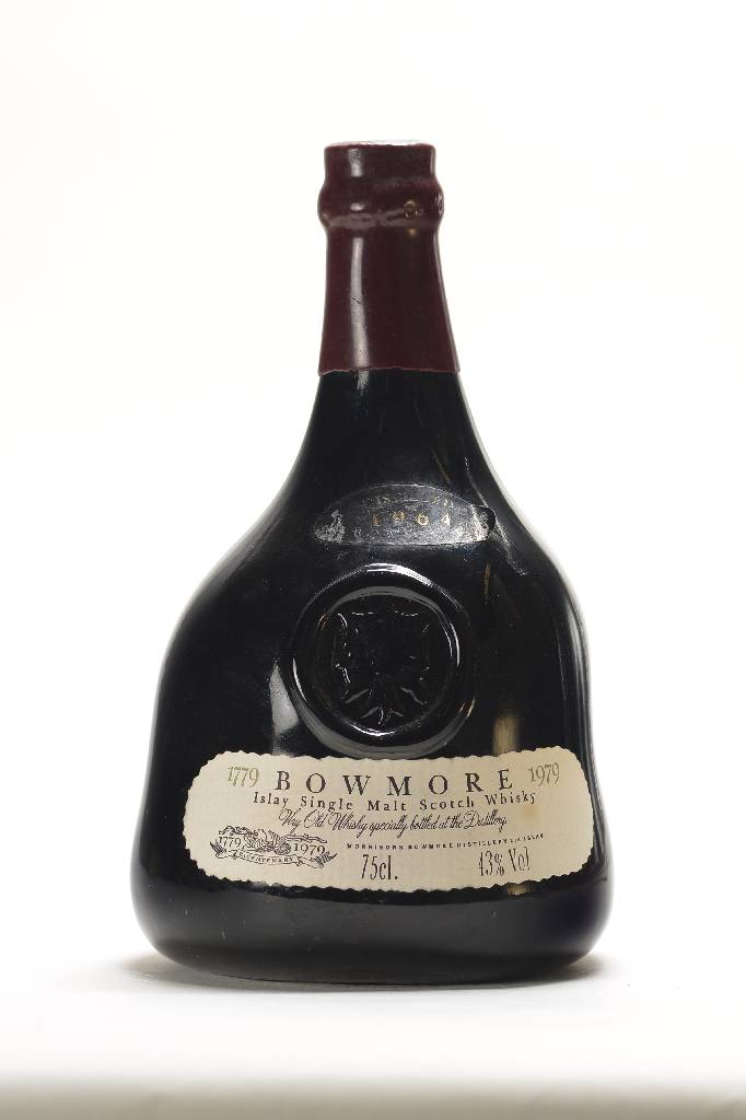 1 Flasche Bowmore Bicentenary, Islay Single Malt Scotch Whisky, Very Old Whisky, ca. 75 cl. 43 % Vol., unverkostet, Abstand zwischen Kapsel und ...