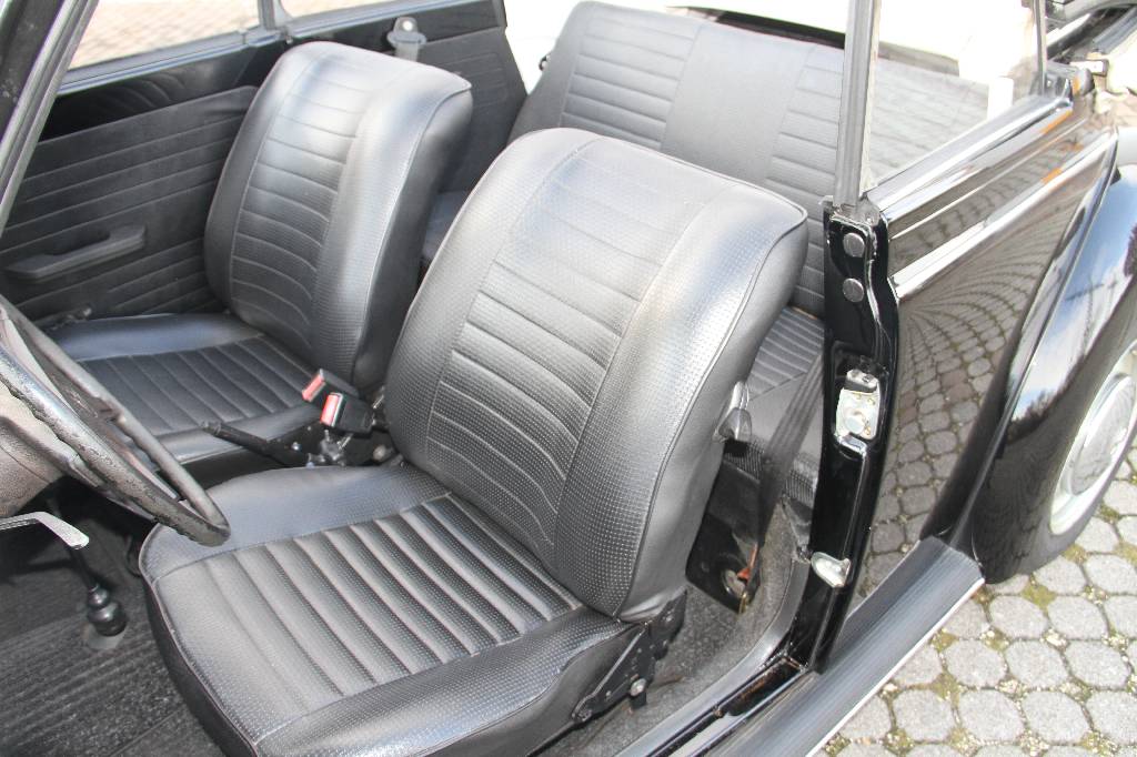 Detail h: VW 1303 Cabriolet, Fahrgestellnummer 1592032237, EZ 1979, 2. Hand, Laufleistung ca. 138.000 km abgelesen, 26 kW/ 35 PS, H-zulassungsfähig, ...