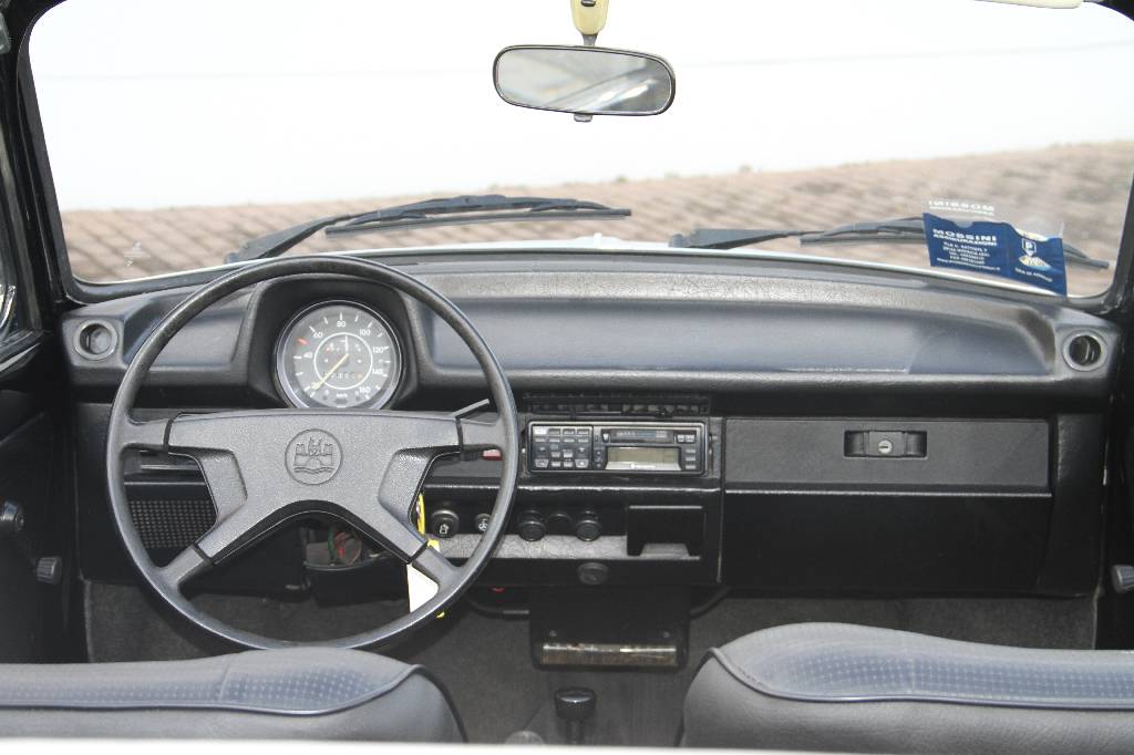 Detail i: VW 1303 Cabriolet, Fahrgestellnummer 1592032237, EZ 1979, 2. Hand, Laufleistung ca. 138.000 km abgelesen, 26 kW/ 35 PS, H-zulassungsfähig, ...