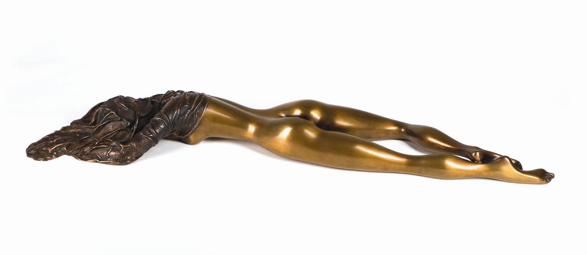Bruno Bruni, geb. 1935 Gradara, Venere Coperta, Bronzeskulptur mit gold-brauner Patina, sign., num. 126/250, L. 86 cm, inkl. Zertifikat