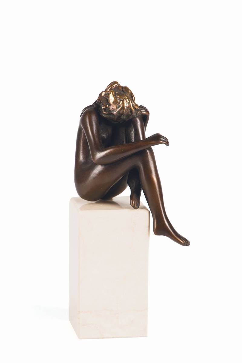 Bruno Bruni, geb. 1935 Gradara, Kleine Venus, 1986, Bronzeskulptur auf weißem Marmorsockel, sign., num. 754/1250, H. 18cm mit Sockel, inkl. ...