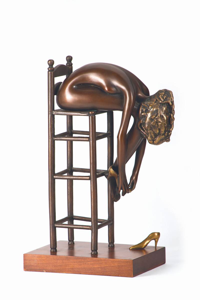 Bruno Bruni, geb. 1935 Gradara, La Cenerentola - Aschenputtel, 1993, Bronzeskulptur mit dunkelbrauner Patina auf Holzsockel, sign., num. 170/250, H. ...