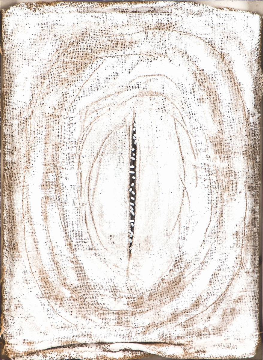 Unbekannter Künstler, Hommage a Fontana, Nägel und weißes Acryl auf Leinwand, Objekt im Künstlerrahmen gerahmt, in Acrylglas-Box gefasst, verso ...