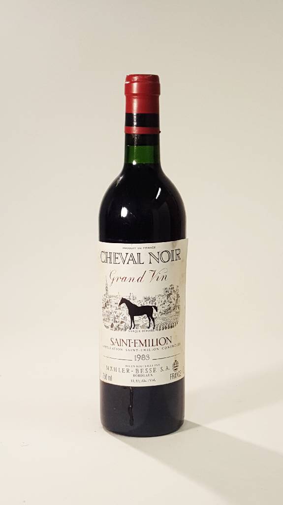 5 Flaschen 1983 Cheval Noir, Saint-Emilion, Mähler-Besse, 11,5 %, je ca. 75 cl, Füllstände: je ca. top shoulder, unverkostet, Etiketten teilw. ...