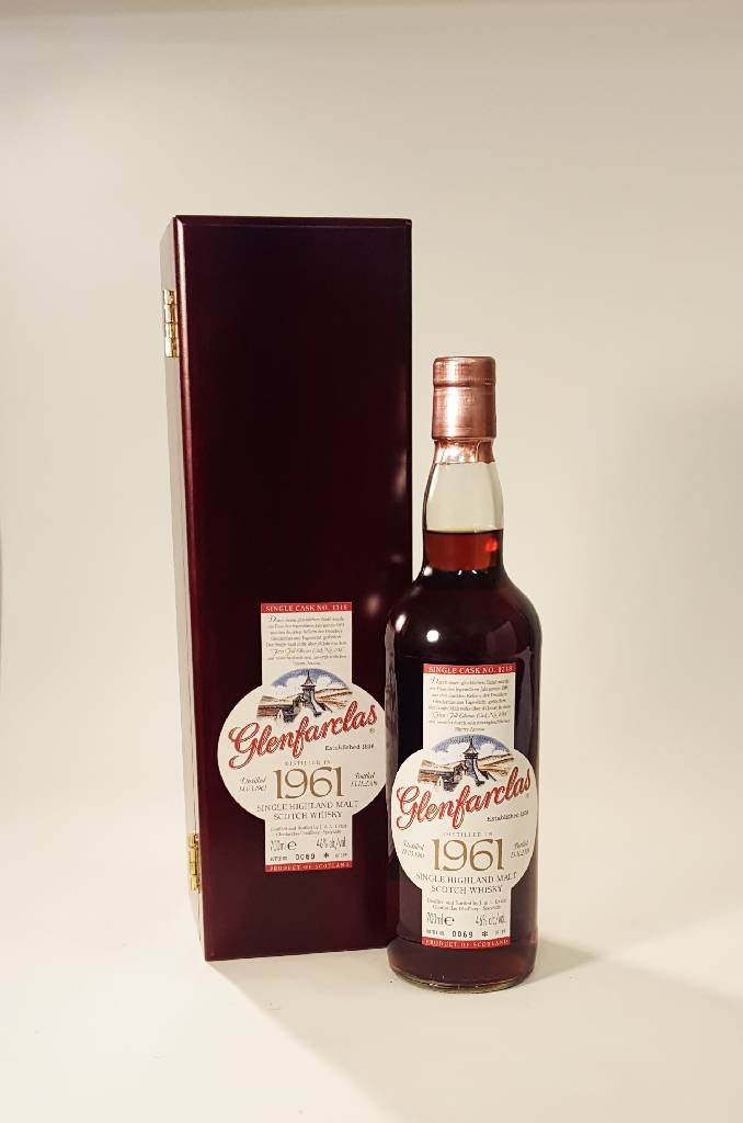 1 Flasche 1961 Glenfarclas Single Highland Malt 45 years old, ca. 70 cl, 46 % Vol., Abstand zwischen Kapsel und Whisky: ca. 3 cm, unverkostet, reifte ...