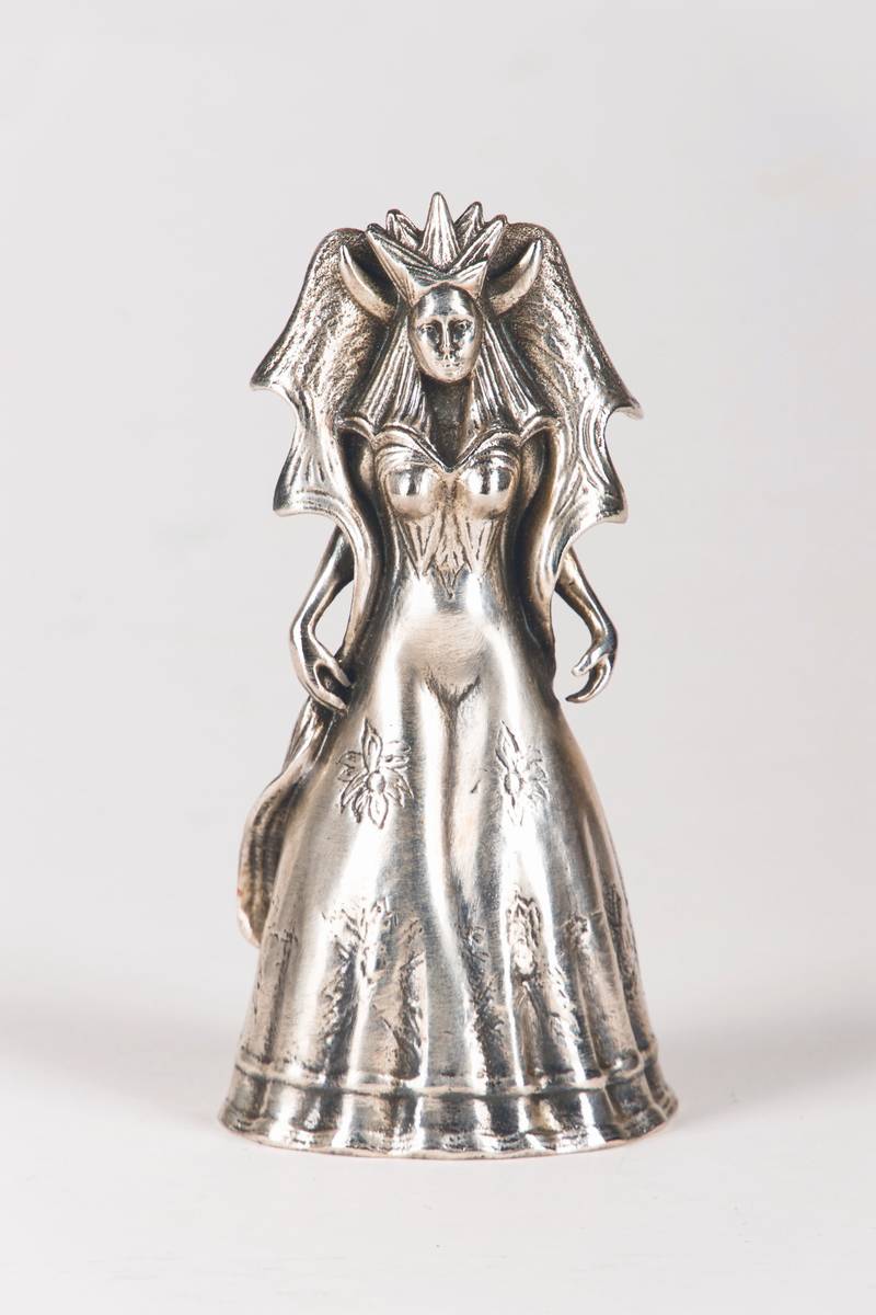 Ernst Fuchs, 1930-2015, Königin der Nacht, silberfarbener Metallguss, signiert und nummeriert 17, H. 10 cm