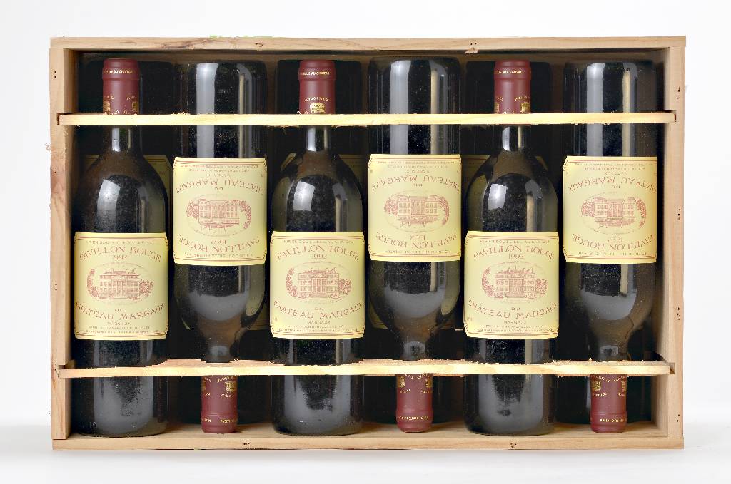 12 Flaschen 1992 Pavillon Rouge, Zweitwein von Chateau Margaux, Margaux, je ca. 75 cl, 12,5 % Vol., Füllstände: je ca. into neck, unverkostet, in ...