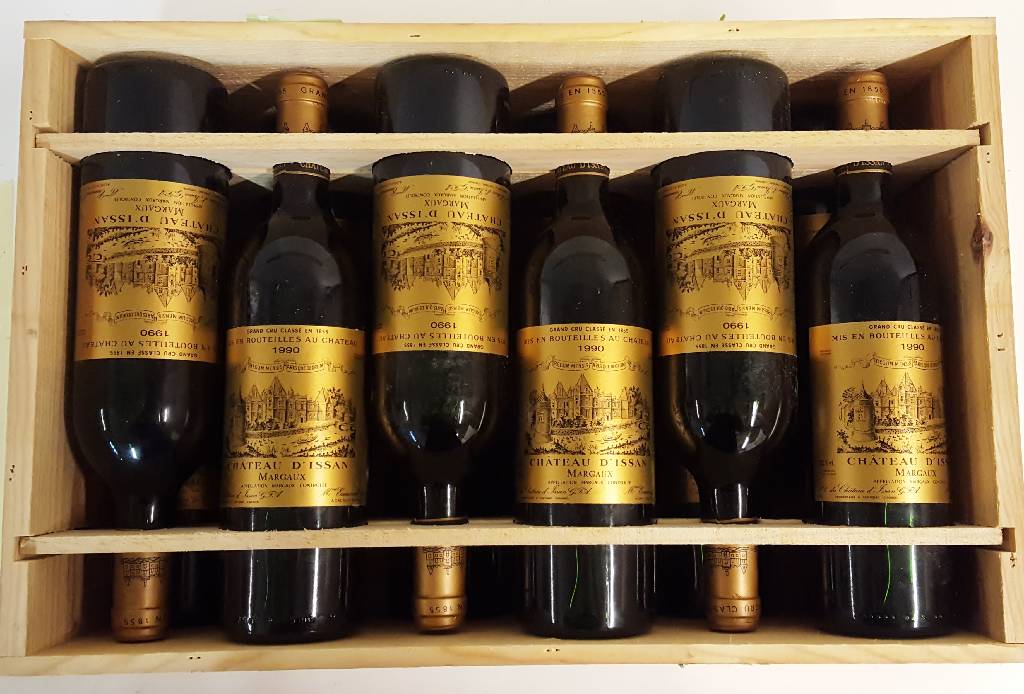 12 Flaschen 1990 Chateau D'Issan, Margaux, Grand Cru Classe, je ca. 75 cl, 12,5 % Vol., unverkostet, Füllstände: je ca. into neck, in der ...
