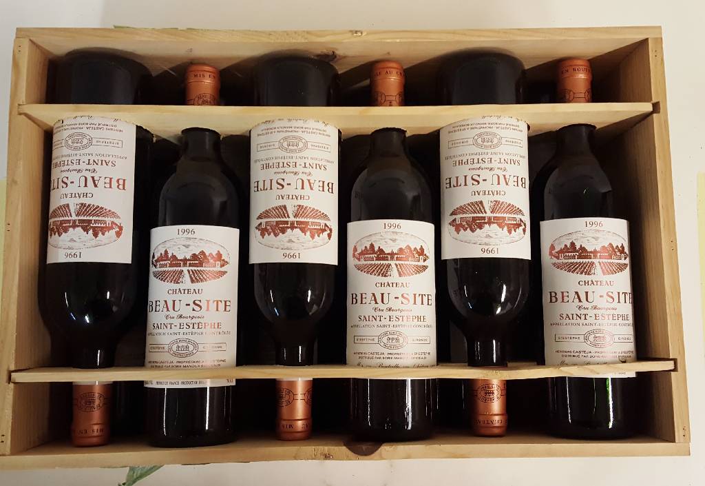 12 Flaschen 1996 Chateau Beau-Site, Saint -Estephe, 12,5 % Vol., je ca. 75 cl, Füllstände: je ca. into neck, unverkostet, sehr gute ...