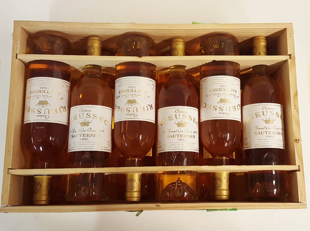 12 Flaschen 1995 Chateau Rieussec, Domaines Barons de Rothschild, Sauternes, ca. 14 % Vol., Premier Grand Cru Classe, je ca. 75 cl, Füllstände: je ...