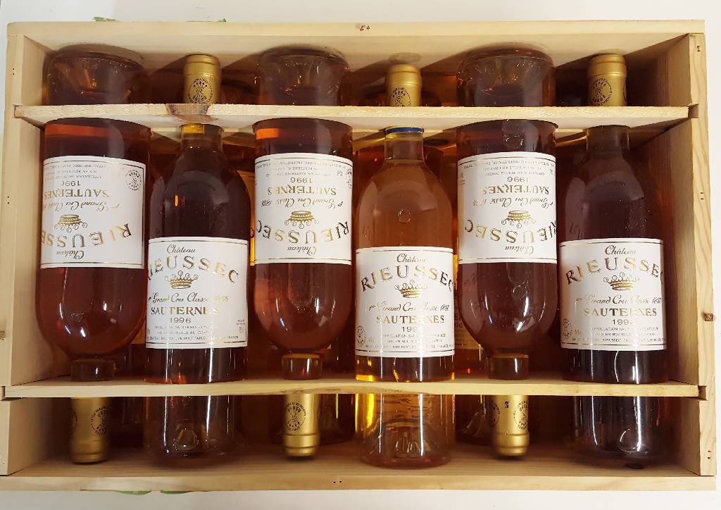 12 Flaschen 1996 Chateau Rieussec, Domaines Barons de Rothschild, Sauternes, 14 % Vol., ca. 75 cl, Premier Grand Cru Classe, Füllstände:je ca. top ...
