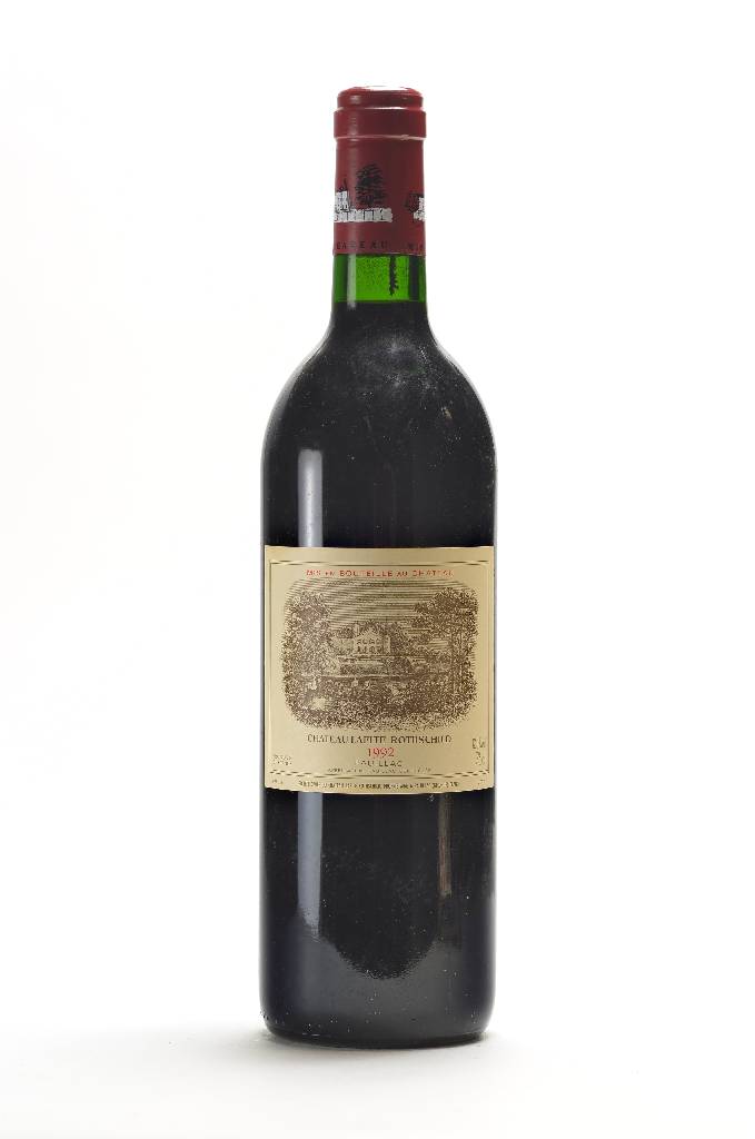 2 Flaschen 1992 Chateau Lafite Rothschild, Pauillac, je ca. 75 cl, 12,5 % Vol., unverkostet, Füllstände: je ca. into neck, sammelwürdig, selten im ...