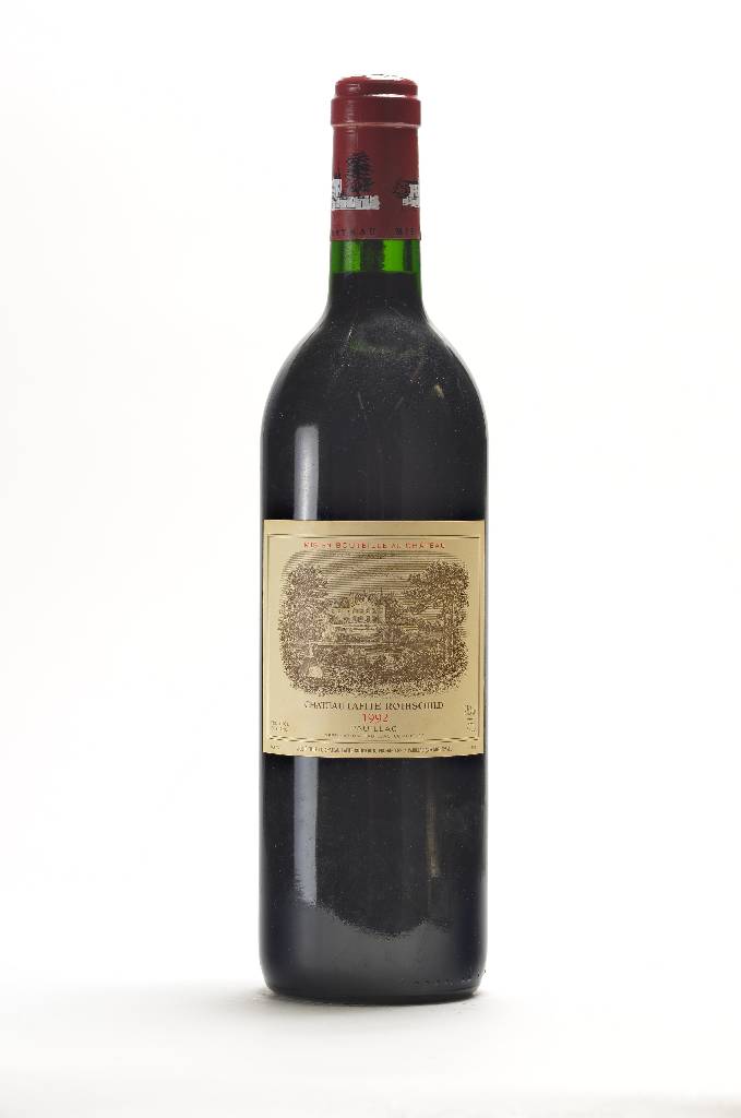 1 Flasche 1992 Chateau Lafite Rothschild, Pauillac, ca. 75 cl, 12,5 % Vol., Füllstand: ca. into neck, unverkostet, in sehr gutem Erhaltungszustand, ...