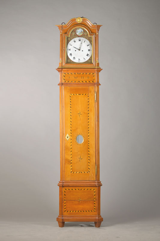 Bergische Standuhr, um 1800, urspr. als Uhrenkopf (noch mit den alten orig. Aufhängeösen) in späterer Zeit dazugearbeiteter stilechter Unterbau, ...