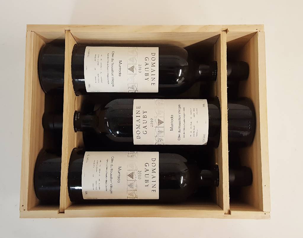 6 Flaschen 2010 Domaine Gauby, Muntada, Cotes du Rousillon Villages, je ca. 75 cl, 14 % Vol., Füllstände: je ca. into neck, sehr gute ...
