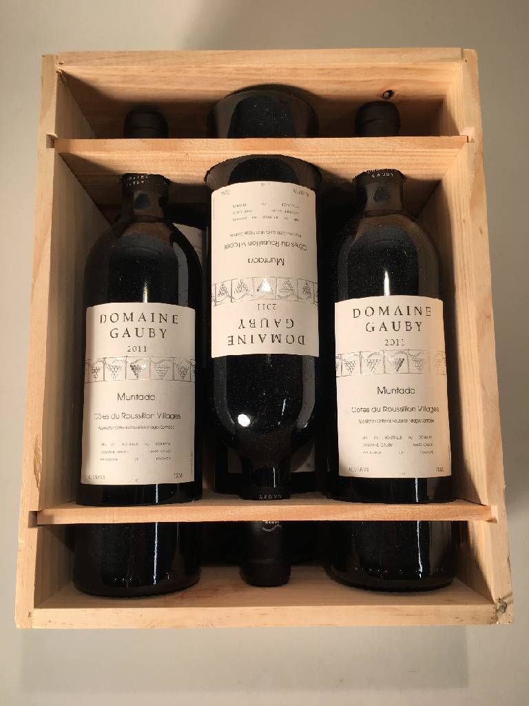 6 Flaschen 2011 Domaine Gauby, Muntada, Cotes du Rousillon Villages, je ca. 75 cl, 14 % Vol., Füllstände: je ca. into neck, sehr gute ...