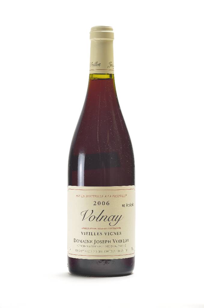 4 Flaschen 2006 Volnay Vielles Vignes Domaine Joseph Voillot, Cote-D'Or, je ca. 75 cl, 13 % Vol., jeweils bis zur Kapsel gefüllt, seltenim ...