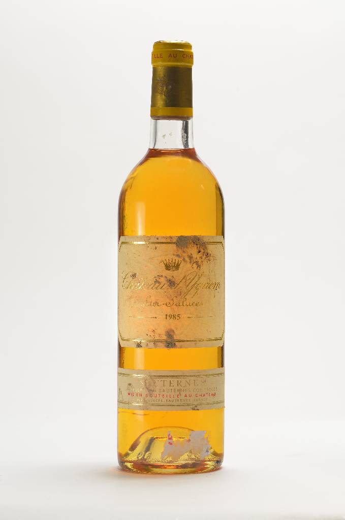 1 Flasche 1985 Chateau d'Yquem, Sauternes, je ca. 75 cl, Füllstand: ca. top shoulder, unverkostet, Etikett beschmutzt, selten im Angebot, ...