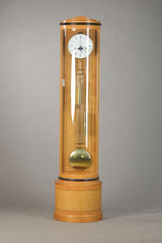 Standuhr mit Westminsterschlag, Sondermodell in limierter Auflage, hier Nr. 079 von 100 Stück (so bezeichnet Plakette auf ...