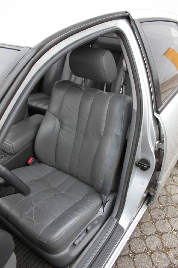 Detail c: Lexus GS 300, Fahrgestellnummer: JT153JSE700129254, EZ 02/1997, 2. Hand, Laufleistung ca. 154.000 km abgelesen, HU 08/2017, 156 kW/ 212 PS, ...