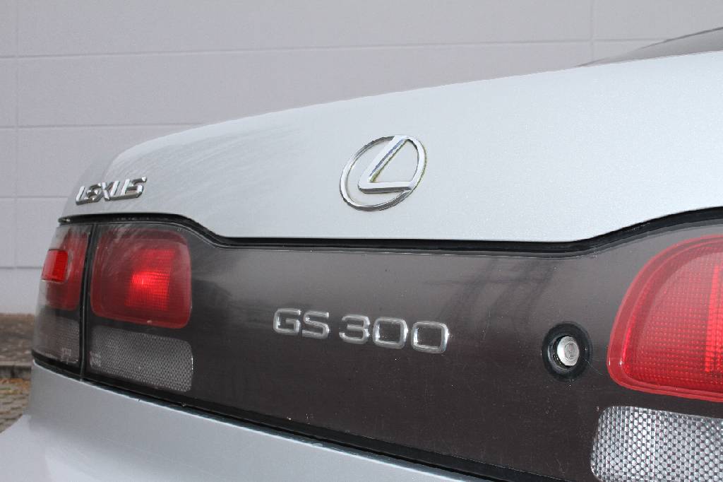 Detail f: Lexus GS 300, Fahrgestellnummer: JT153JSE700129254, EZ 02/1997, 2. Hand, Laufleistung ca. 154.000 km abgelesen, HU 08/2017, 156 kW/ 212 PS, ...