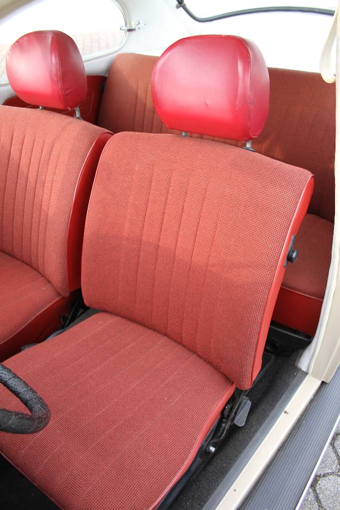 Detail b: Volkswagen Käfer 1300, Fahrgestellnummer: 119694964, EZ 04/1969, Laufleistung ca. 92.000 km abgelesen, H-zulassungsfähig, 29 kW/ 39 PS , ...