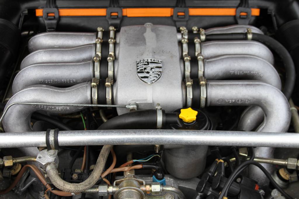 Detail h: Porsche 928 S Coupé, Fahrgestellnummer: WPOZZZ92ZFS840588, EZ 11/1984, 1. Hand, Laufleistung ca. 44.000 km, HU 09/2017, H-Zulassung, 228 kW/ 310 PS, ...