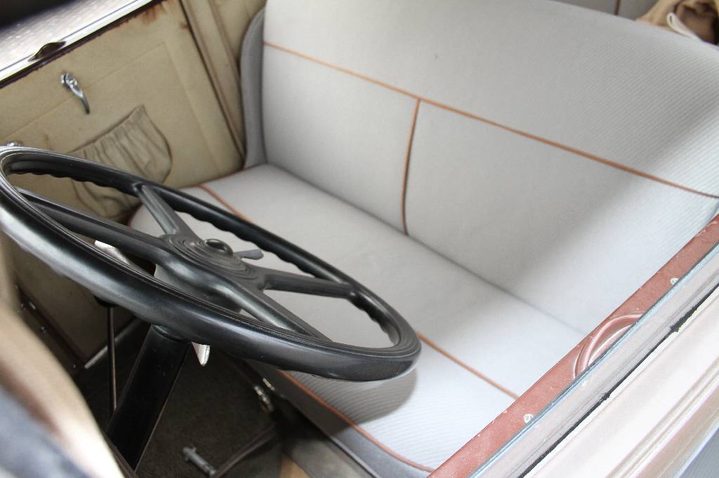 Detail d: Ford A, Fahrgestellnummer: SF4055PA, BJ 1929, 21 kW/ 29 PS, 4-Zylinder, Schaltgetriebe, grau, beige, Unbedenklichkeitsbescheinigung für die ...