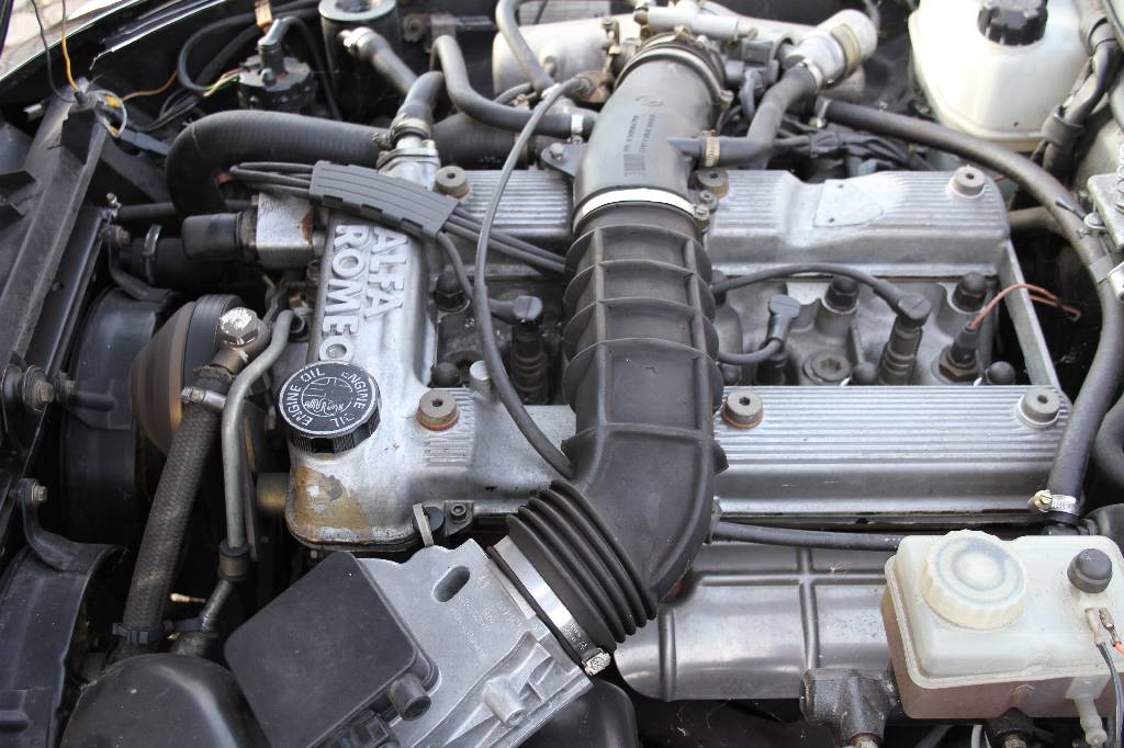 Detail d: Alfa Romeo Spider 2.0, Fahrgestellnummer: ZAR11500006012965, EZ 04/1991, Laufleistung ca. 145.000 km abgelesen, 88 kW/ 120 PS, 4-Zylinder, 5-Gang ...