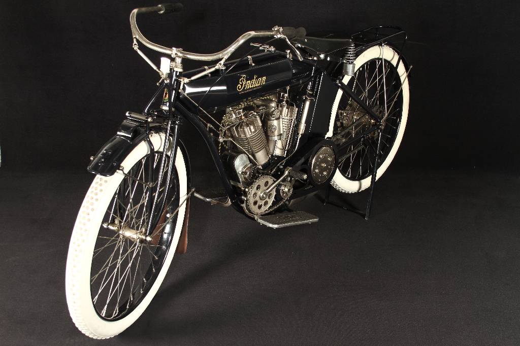 Detail h: Indian T.T. Model 7 HP, Fahrgestellnummer: 73D884, BJ 1912, 5 kW/ 7 PS, 2-Zylinder, 2-Gang Schaltgetriebe, blau, Restaurierungsarbeiten von 1986 - ...