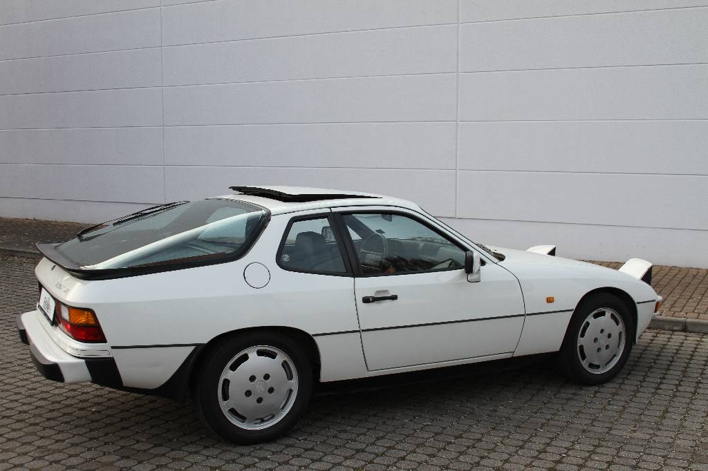 Detail a: Porsche 924 S, Fahrgestellnummer: WPOZZZ92ZJN400694, BJ 1988, EZ 02/1995, Laufleistung ca. 75.000 km abgelesen, HU 09/2018, 118 kW/ 160 PS, ...