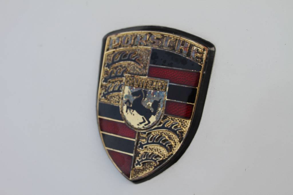 Detail h: Porsche 924 S, Fahrgestellnummer: WPOZZZ92ZJN400694, BJ 1988, EZ 02/1995, Laufleistung ca. 75.000 km abgelesen, HU 09/2018, 118 kW/ 160 PS, ...