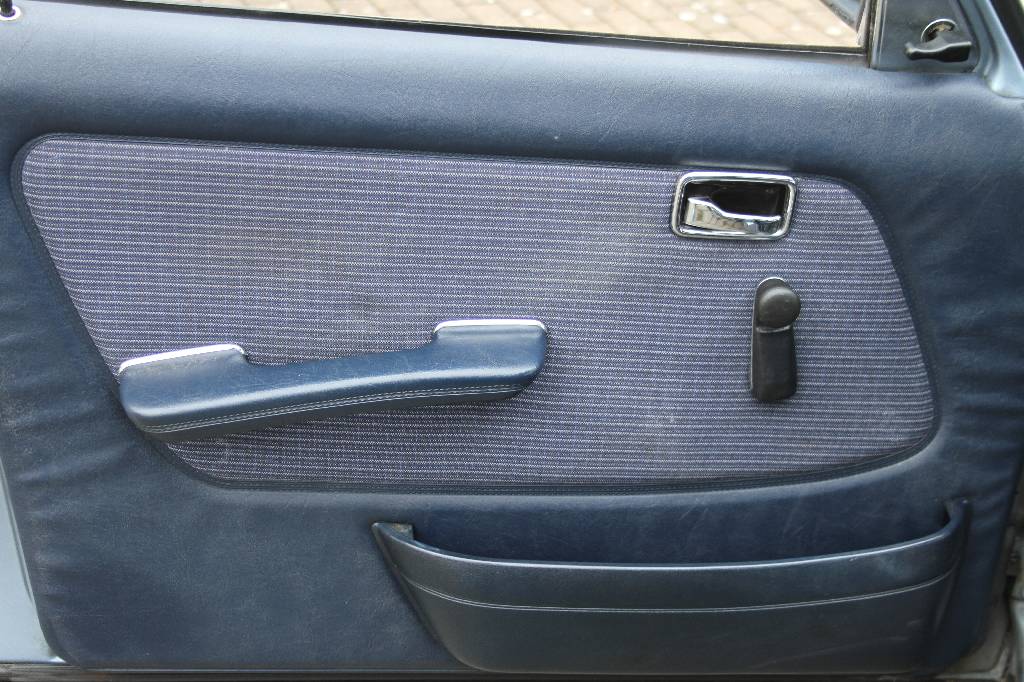 Detail d: Mercedes-Benz 200 W123, Fahrgestellnummer: WDB1232201A235974, EZ 01/1985, Laufleistung ca. 179.190 km abgelesen, H-zulassungsfähig, 80 kW/ 109 PS, ...