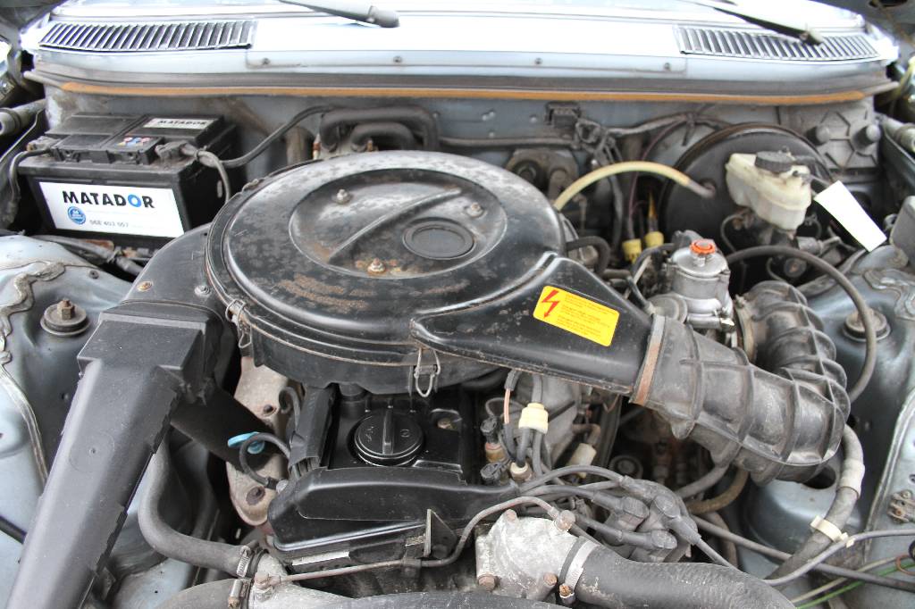 Detail e: Mercedes-Benz 200 W123, Fahrgestellnummer: WDB1232201A235974, EZ 01/1985, Laufleistung ca. 179.190 km abgelesen, H-zulassungsfähig, 80 kW/ 109 PS, ...