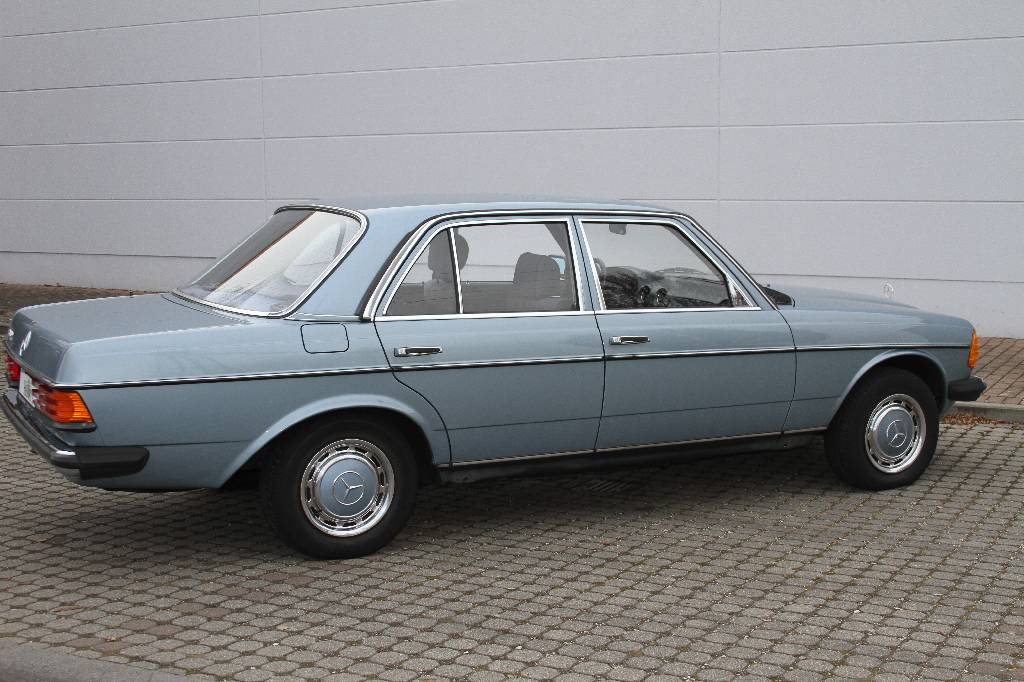 Detail g: Mercedes-Benz 200 W123, Fahrgestellnummer: WDB1232201A235974, EZ 01/1985, Laufleistung ca. 179.190 km abgelesen, H-zulassungsfähig, 80 kW/ 109 PS, ...