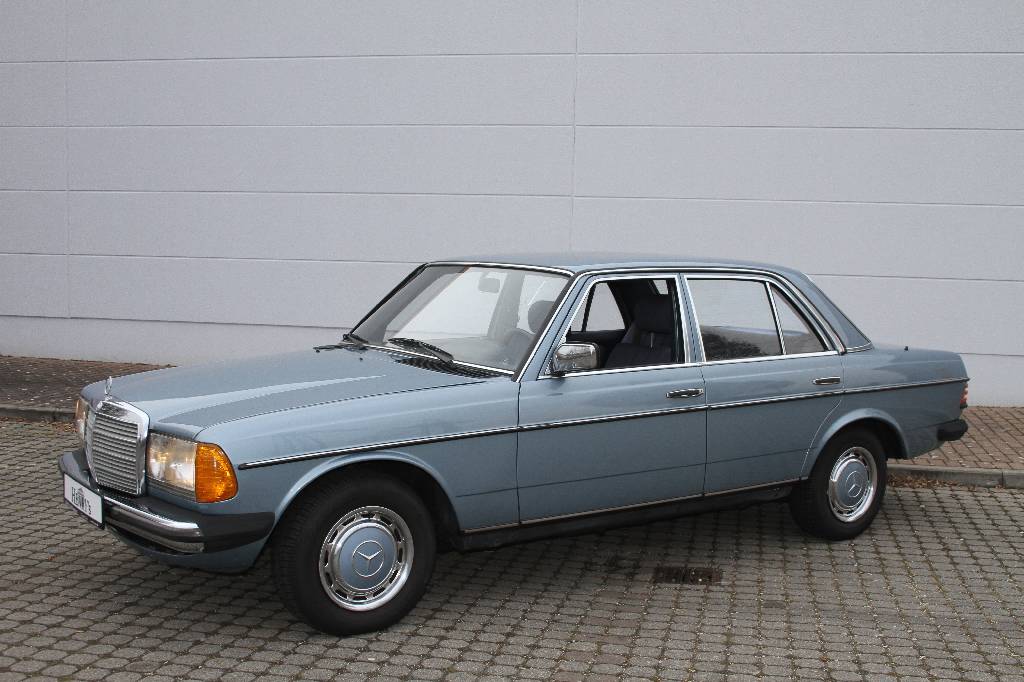 Detail h: Mercedes-Benz 200 W123, Fahrgestellnummer: WDB1232201A235974, EZ 01/1985, Laufleistung ca. 179.190 km abgelesen, H-zulassungsfähig, 80 kW/ 109 PS, ...