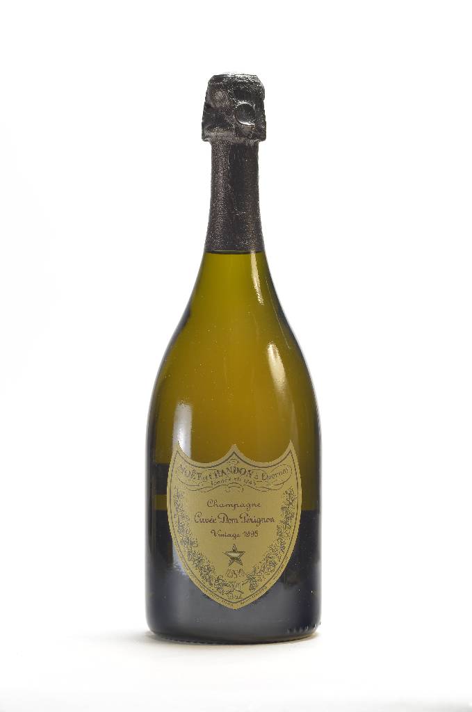 3 Flaschen 1995 Moet et Chandon Dom Perignon , Brut, 12.5 % Vol., je ca. 75 cl, Abstand zwischen Flaschenboden und Champagner:je ca. 2 cm, ...