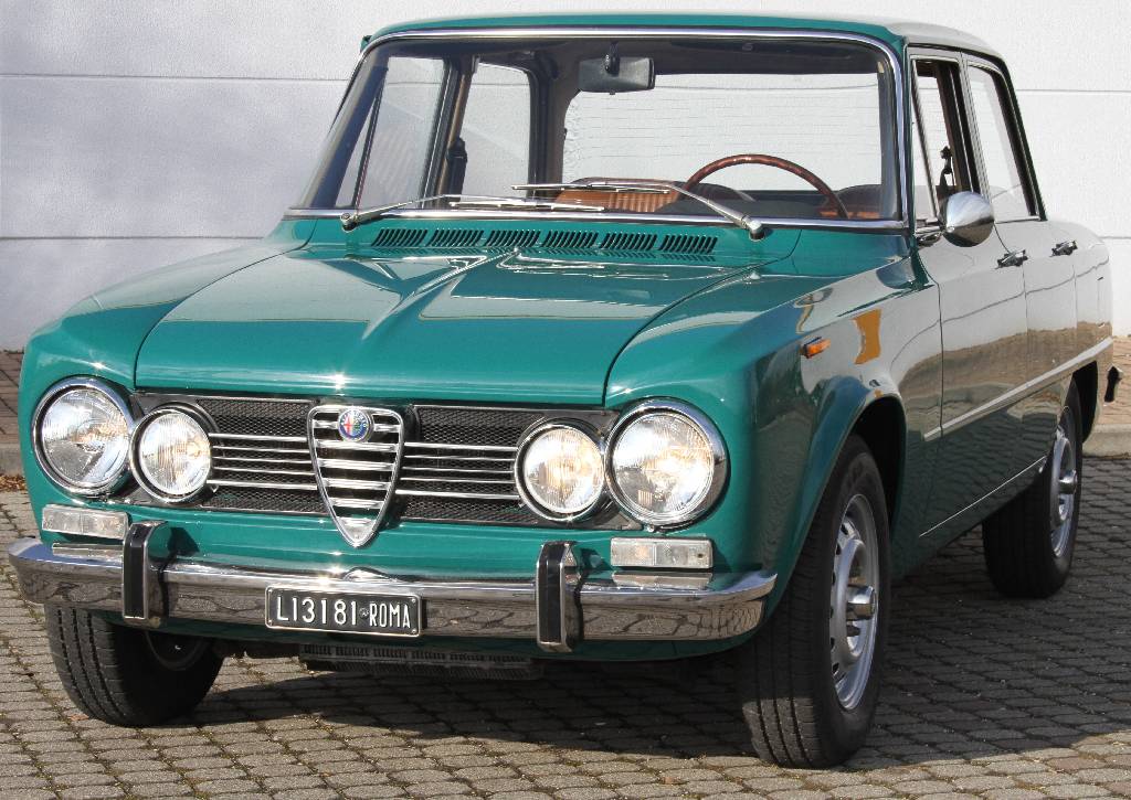 Alfa Romeo Giulia 1300 Super Fahrgestellnummer: 2287800, BJ 1972, Laufleistung ca. 10.796 km abgelesen, H-zulassungsfähig, 65 kW/ 88 PS, 4-Zylinder, ...