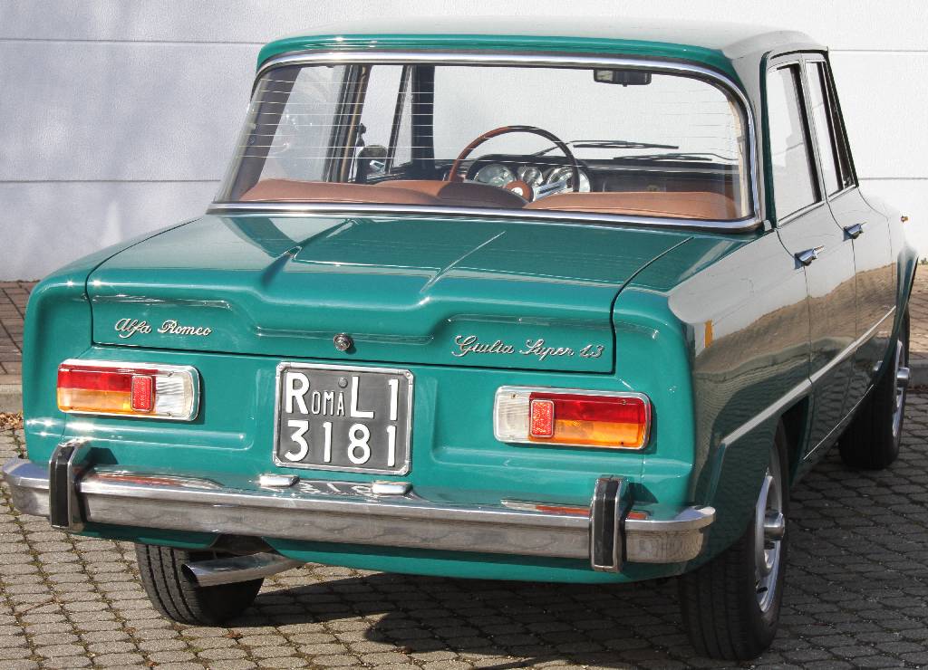 Detail a: Alfa Romeo Giulia 1300 Super Fahrgestellnummer: 2287800, BJ 1972, Laufleistung ca. 10.796 km abgelesen, H-zulassungsfähig, 65 kW/ 88 PS, 4-Zylinder, ...