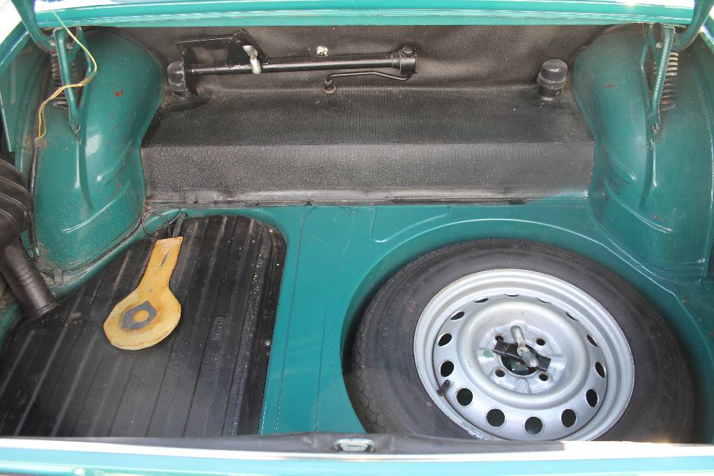 Detail d: Alfa Romeo Giulia 1300 Super Fahrgestellnummer: 2287800, BJ 1972, Laufleistung ca. 10.796 km abgelesen, H-zulassungsfähig, 65 kW/ 88 PS, 4-Zylinder, ...