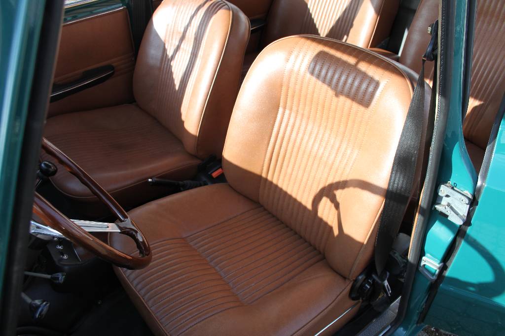 Detail e: Alfa Romeo Giulia 1300 Super Fahrgestellnummer: 2287800, BJ 1972, Laufleistung ca. 10.796 km abgelesen, H-zulassungsfähig, 65 kW/ 88 PS, 4-Zylinder, ...