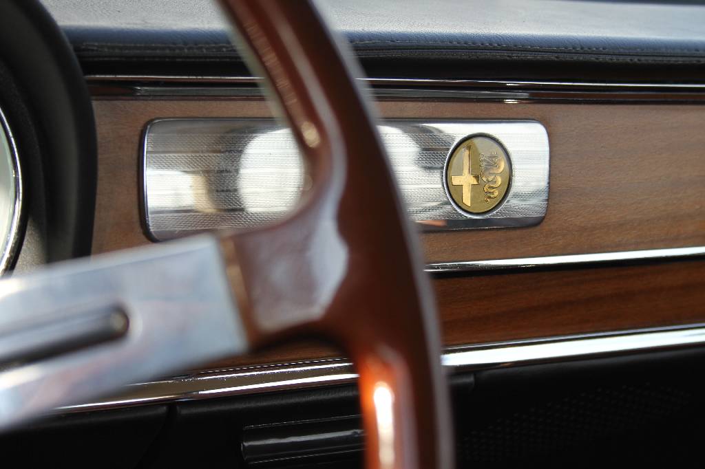 Detail i: Alfa Romeo Giulia 1300 Super Fahrgestellnummer: 2287800, BJ 1972, Laufleistung ca. 10.796 km abgelesen, H-zulassungsfähig, 65 kW/ 88 PS, 4-Zylinder, ...