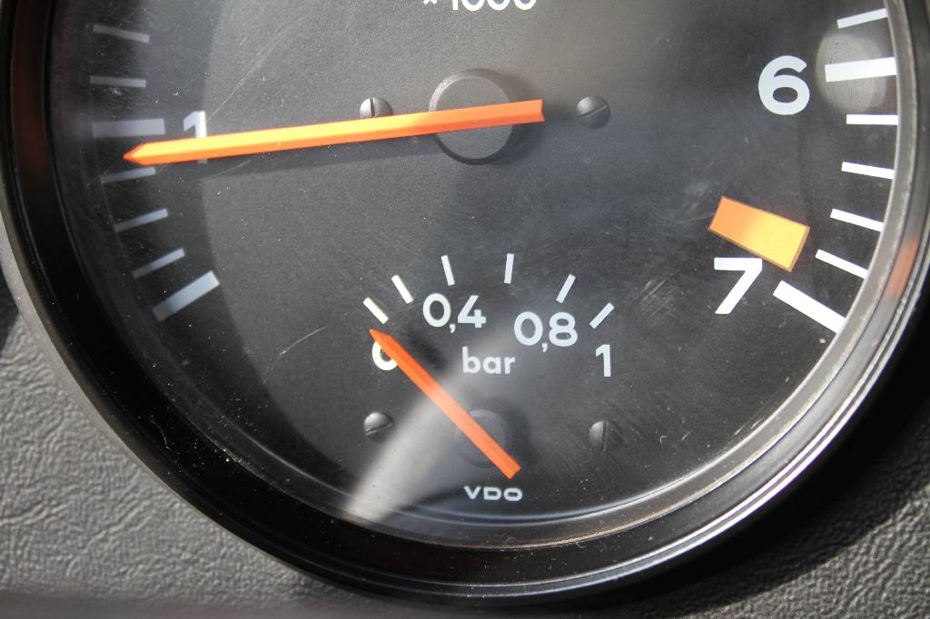 Detail d: Porsche 930 Turbo Cabriolet, Fahrgestellnummer: WP0ZZZ93ZJS070217, EZ 06/1988, Laufleistung ca. 56.692 km abgelesen, 210 kW/ 282 PS, 6-Zylinder, 4- ...